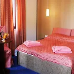 Friends Otel 3*