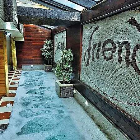 Friends Otel