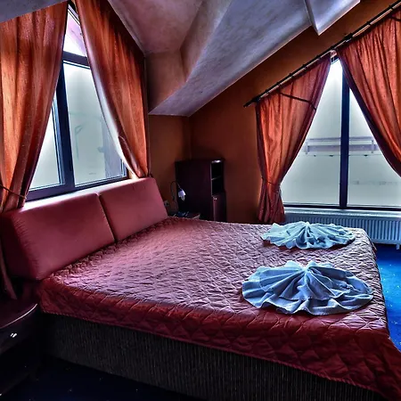 Friends Hotel 3*